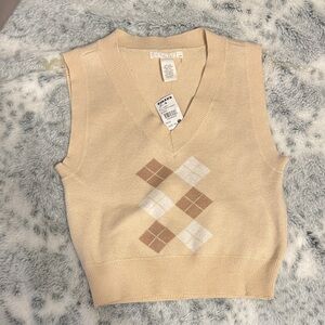 Full Tilt Women's V-Neck Vest in Nude